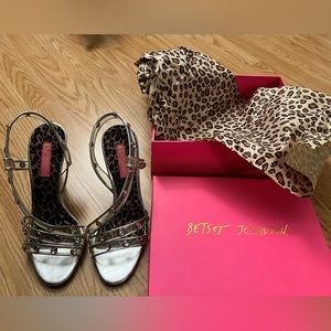 Betsey Johnson vintage heels. Size 9. Excellent condition. Minor wear on bottoms